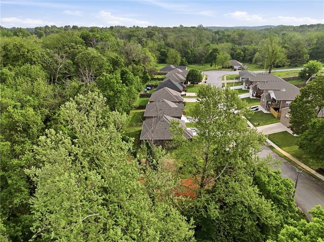 1315 Valley Drive, Gentry, AR 72734