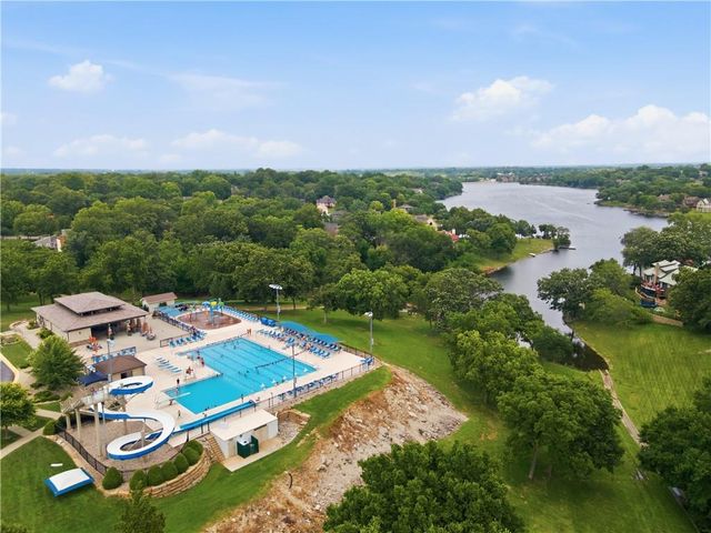 3620 NW Primrose Lane, Lee's Summit, MO 64064