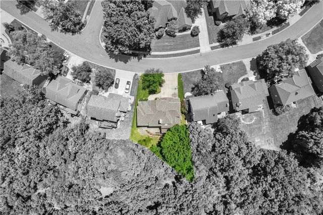3620 NW Primrose Lane, Lee's Summit, MO 64064