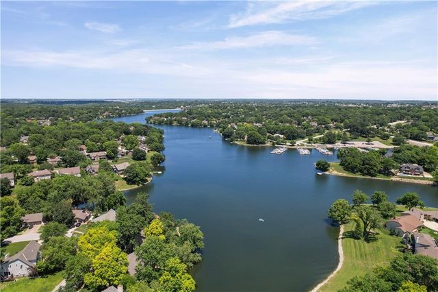 3620 NW Primrose Lane, Lee's Summit, MO 64064