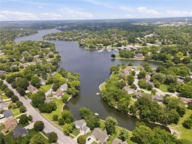 3620 NW Primrose Lane, Lee's Summit, MO 64064