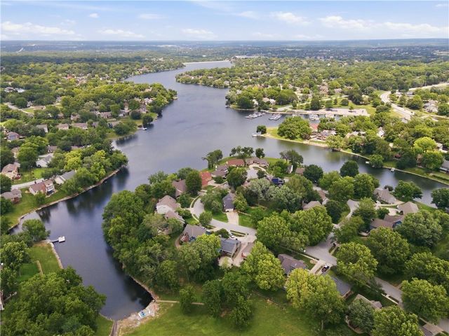 3620 NW Primrose Lane, Lee's Summit, MO 64064
