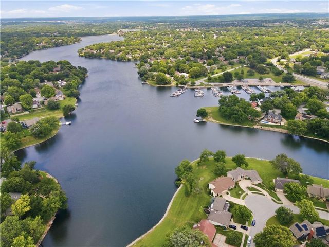 3620 NW Primrose Lane, Lee's Summit, MO 64064