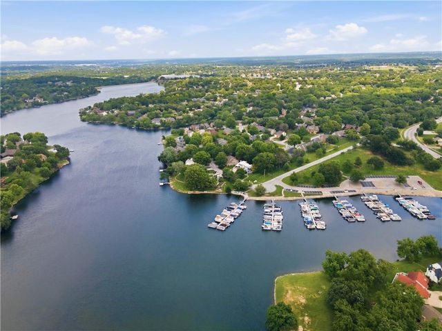 3620 NW Primrose Lane, Lee's Summit, MO 64064