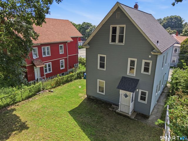 35 Moore Avenue, New London, CT 06320