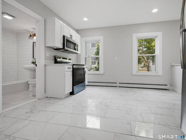 35 Moore Avenue, New London, CT 06320