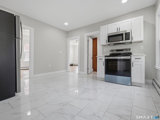 35 Moore Avenue, New London, CT 06320