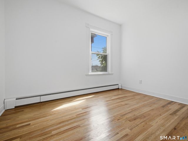 35 Moore Avenue, New London, CT 06320