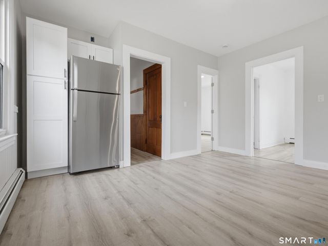 35 Moore Avenue, New London, CT 06320