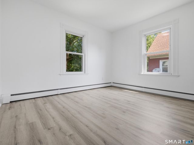35 Moore Avenue, New London, CT 06320