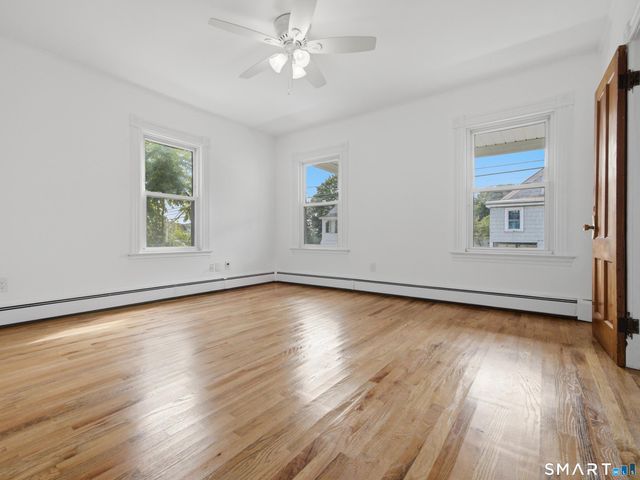 35 Moore Avenue, New London, CT 06320