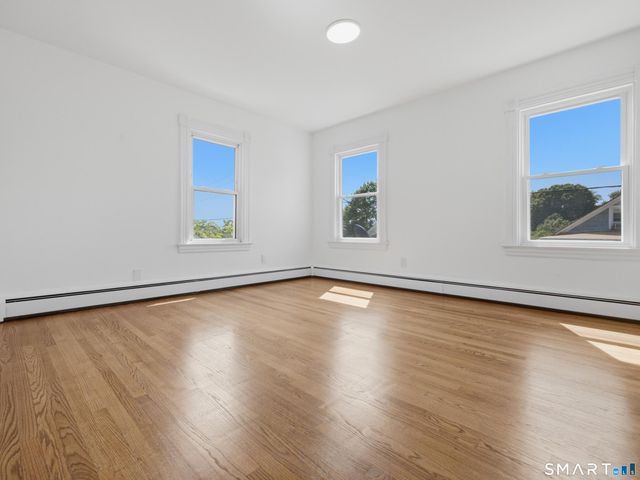 35 Moore Avenue, New London, CT 06320