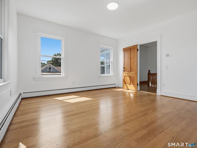 35 Moore Avenue, New London, CT 06320