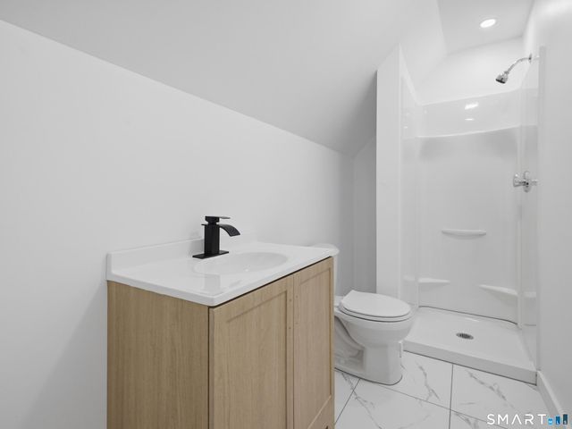 35 Moore Avenue, New London, CT 06320
