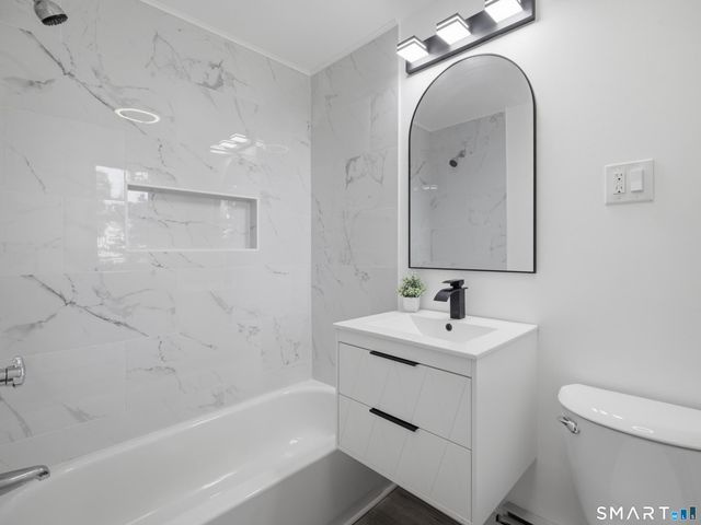 35 Moore Avenue, New London, CT 06320