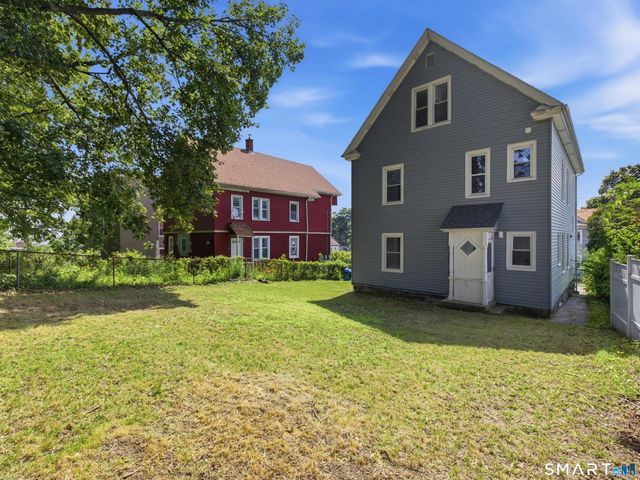 35 Moore Avenue, New London, CT 06320