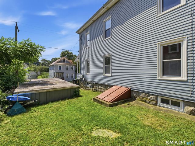 35 Moore Avenue, New London, CT 06320
