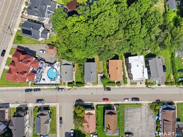 35 Moore Avenue, New London, CT 06320