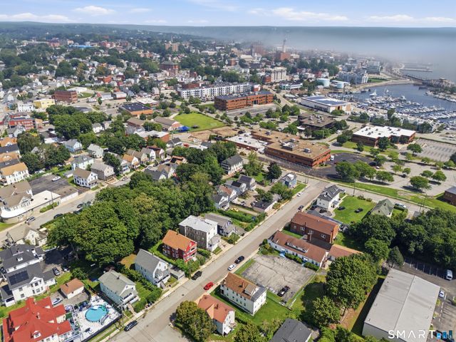 35 Moore Avenue, New London, CT 06320