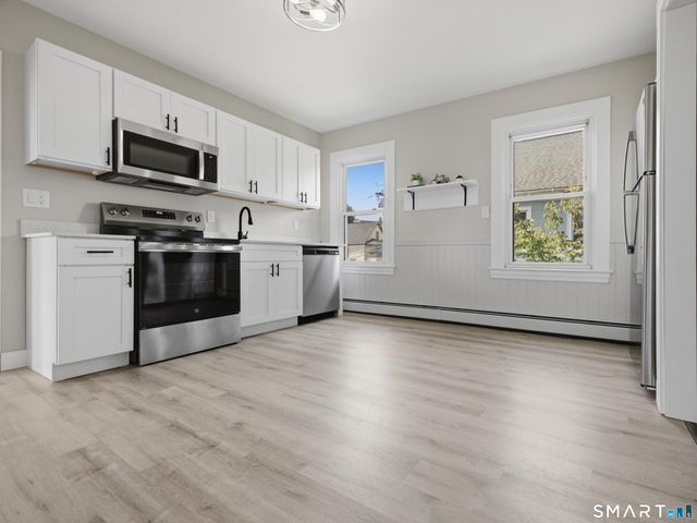 35 Moore Avenue, New London, CT 06320