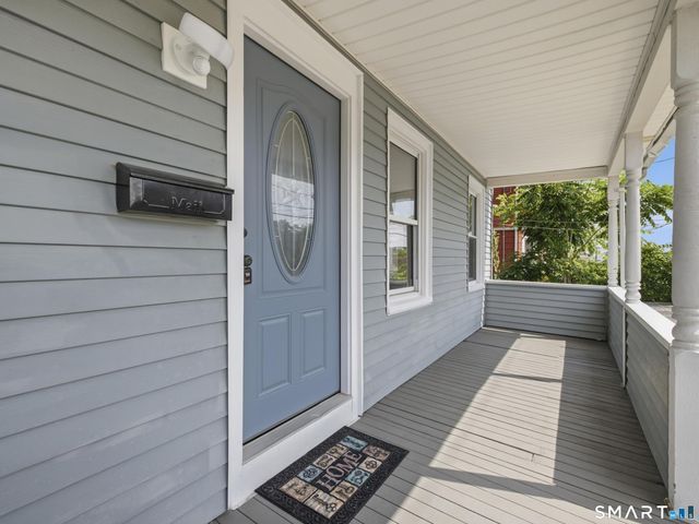 35 Moore Avenue, New London, CT 06320