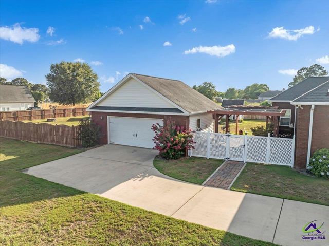 264 Lillian Drive, Byron, GA 31008