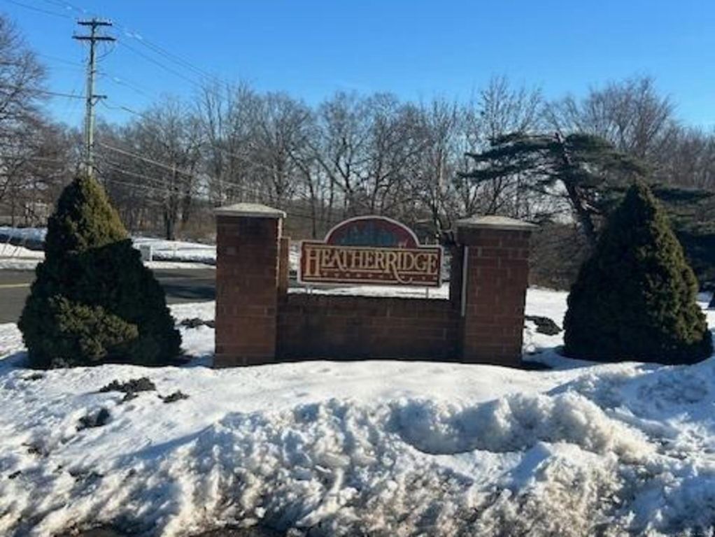 62 Heather Ridge 62, Shelton, CT 06484
