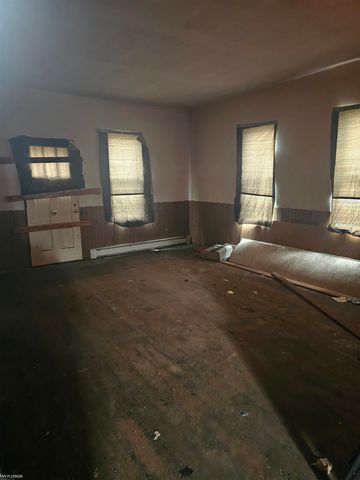 213 E Saint Clair Street, Marine City, MI 48039