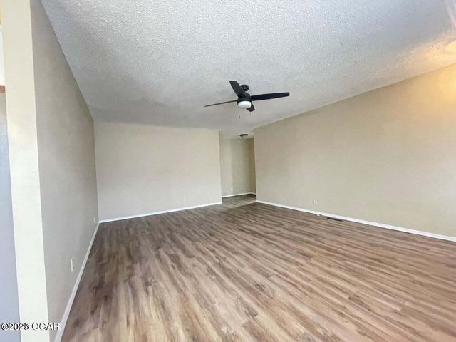 3320 S Moffet Avenue, Joplin, MO 64804