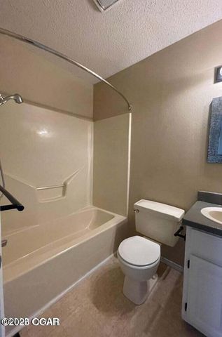 3320 S Moffet Avenue, Joplin, MO 64804