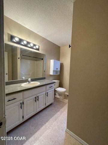 3320 S Moffet Avenue, Joplin, MO 64804