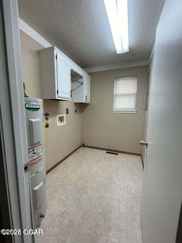 3320 S Moffet Avenue, Joplin, MO 64804