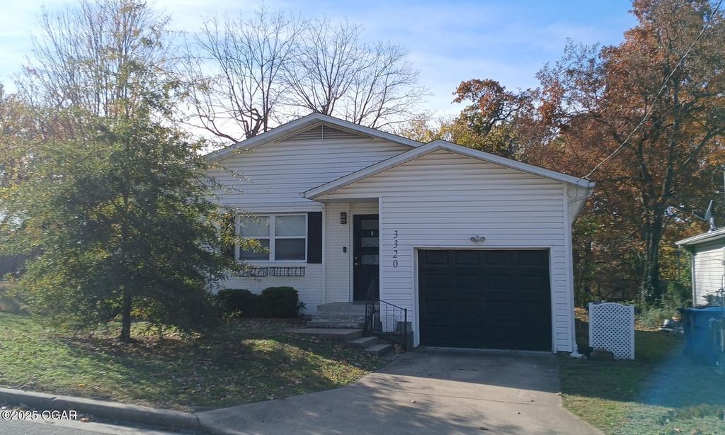 3320 S Moffet Avenue, Joplin, MO 64804