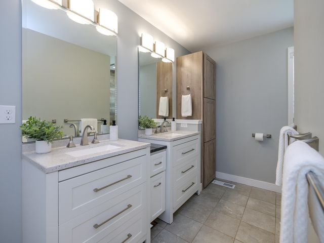 1516 Romence Road, Portage, MI 49024