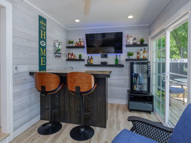 1516 Romence Road, Portage, MI 49024