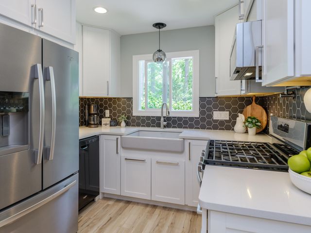1516 Romence Road, Portage, MI 49024