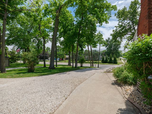1516 Romence Road, Portage, MI 49024