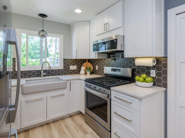 1516 Romence Road, Portage, MI 49024