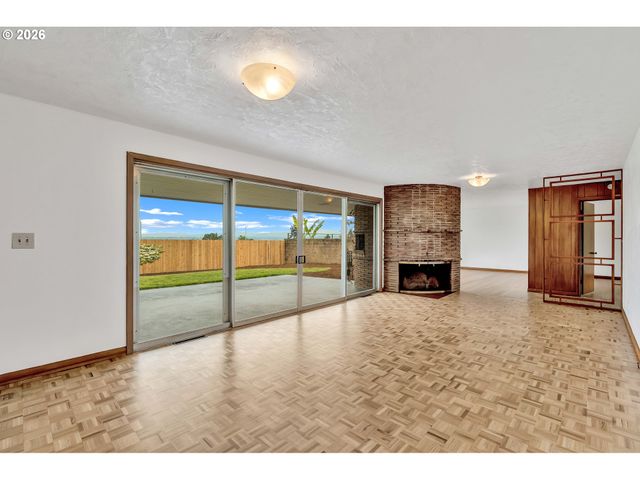 11731 Ne FARGO Ct, Portland, OR 97220