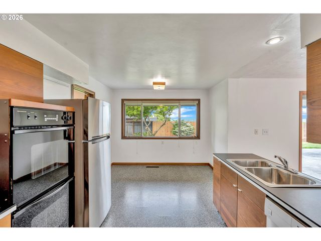11731 Ne FARGO Ct, Portland, OR 97220