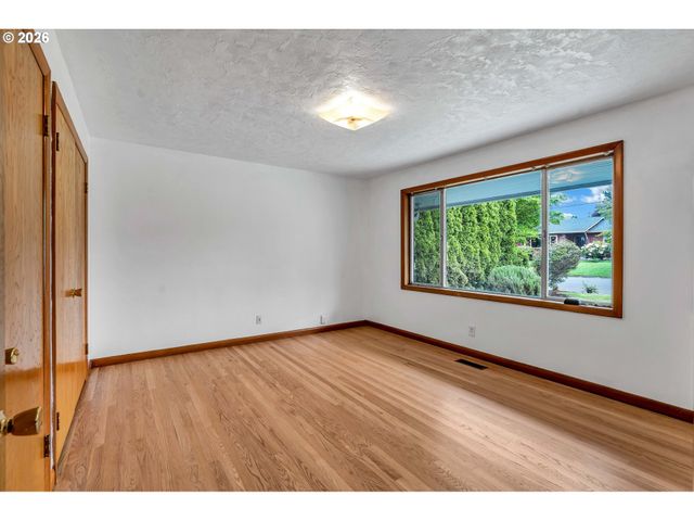 11731 Ne FARGO Ct, Portland, OR 97220