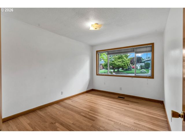11731 Ne FARGO Ct, Portland, OR 97220