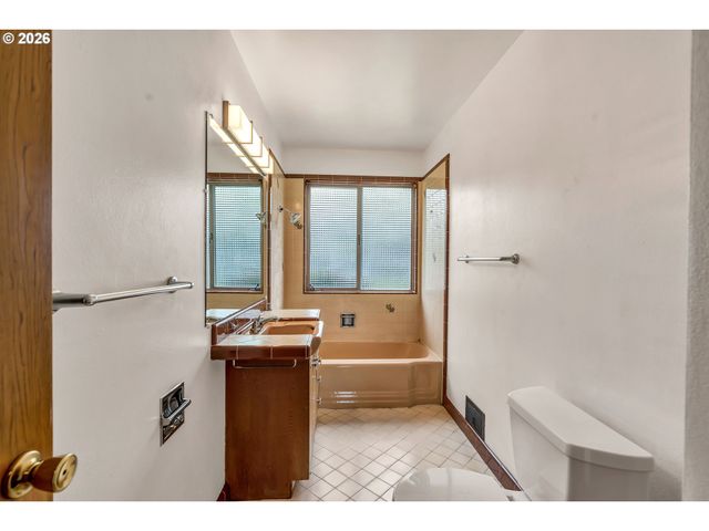 11731 Ne FARGO Ct, Portland, OR 97220