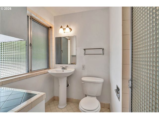 11731 Ne FARGO Ct, Portland, OR 97220