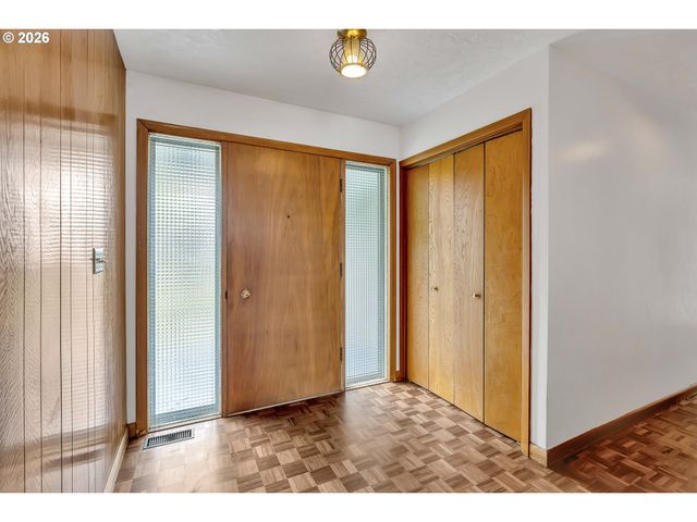 11731 Ne FARGO Ct, Portland, OR 97220