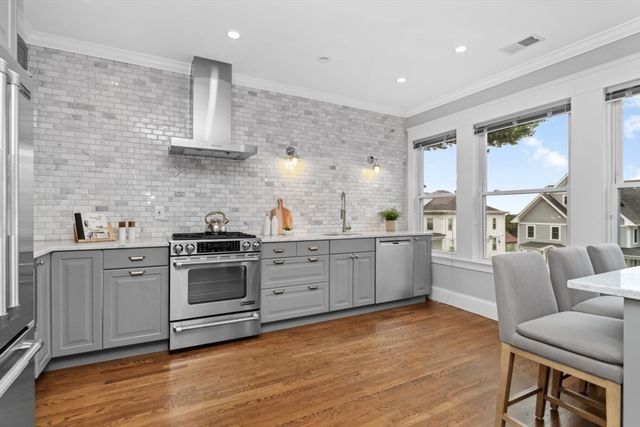 16 Lingard 2, Boston, MA 02125