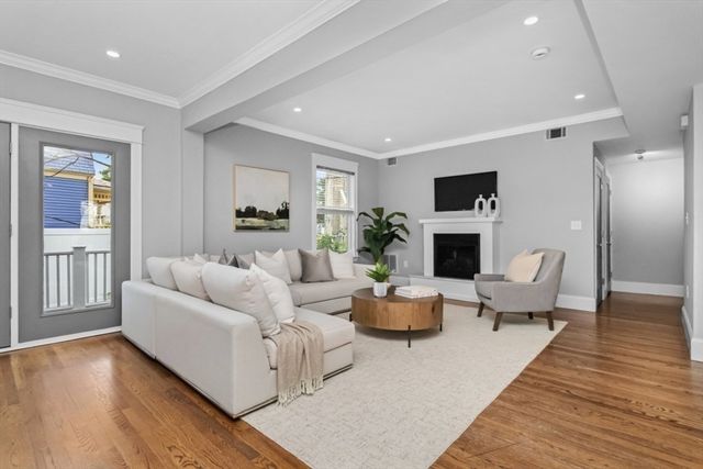 16 Lingard 2, Boston, MA 02125