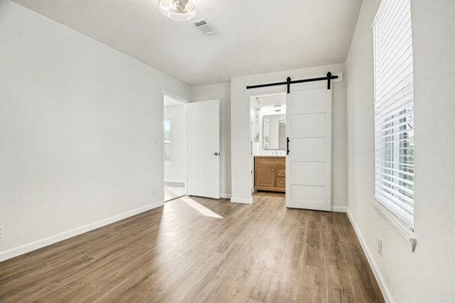 928 Ash Crescent Street, Fort Worth, TX 76104