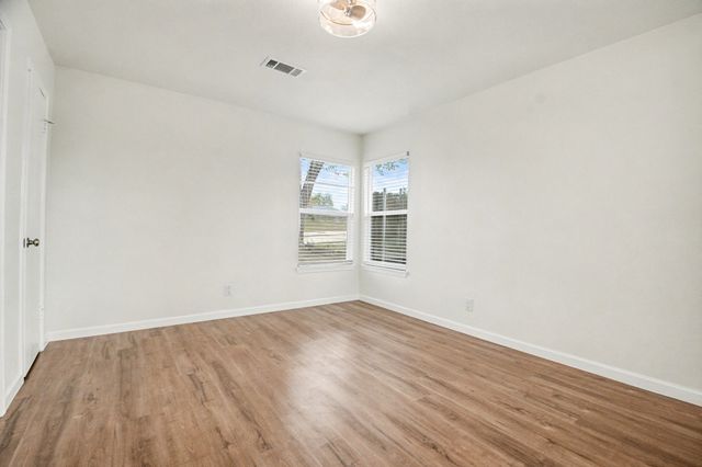 928 Ash Crescent Street, Fort Worth, TX 76104