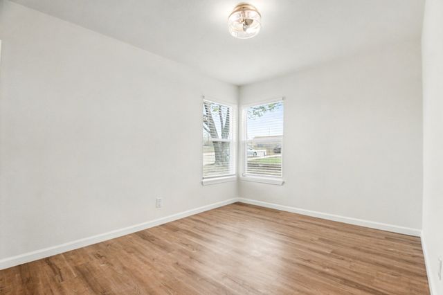 928 Ash Crescent Street, Fort Worth, TX 76104